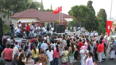 Yeni Merkezde Kurslara Katılmak İsteyen 300 Kadın Kaydını Yaptırdı.