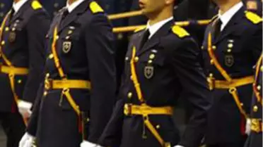 Eşi Örtülü Olan da General Olabilecek!