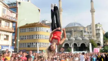 Kız Sporcuya Hayran Kaldı, Alana Girip Sarıldı: Kizum Bunları Nasıl Yapayısun?