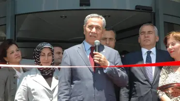 Başbakan Yardımcısı Arınç: 'Düşürülen Uçakla İlgili Aramalar Sürüyor'