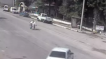 Yaşlı Çifti Ayıran Kaza Mobese Kamerasında
