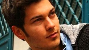 Kızlar Çağatay'ı Yakın Markaja Aldı