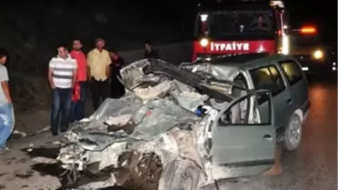 Otomobil, Kamyonun Arkasında Sürüklendi