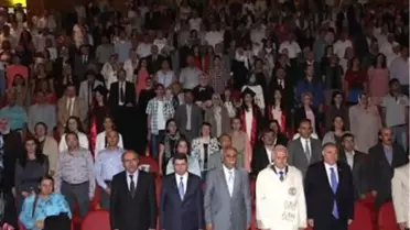 Yeni Mezun Olan Doktor, Milletvekili Babasından Diplomasını Aldı