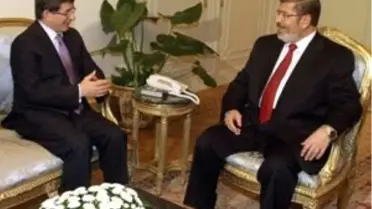 Mısır Cumhurbaşkanı Mursi, Dışişleri Bakanı Davutoğlu'nu Kabul Etti