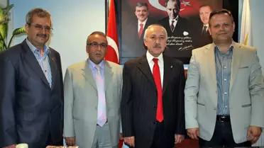 Başkan Kelleci Partiye Yeni Katılanlara Rozet Taktı