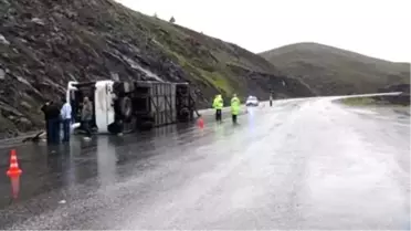 Yolcu Otobüsü Devrildi: 25 Yaralı