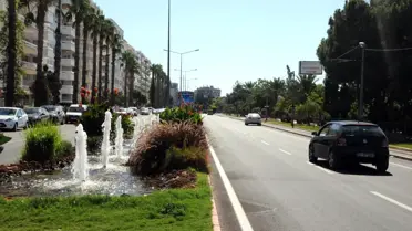 Konyaaltı Caddesi Yeni Asfaltıyla Trafiğe Açıldı