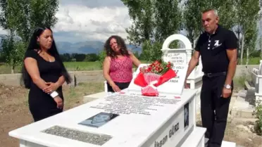 Mezar Taşında Hollanda'ya Protesto