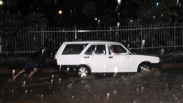 Sağnak Yağmur Hayatı Felç Etti