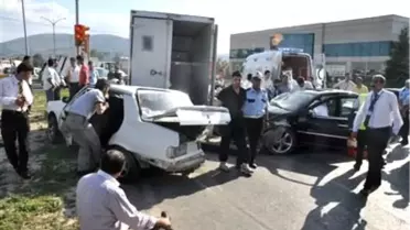 Kütahya'da Zincirleme Trafik Kazası: 4 Yaralı