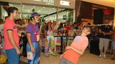 Çocuklarına Hediye Kazanmak İçin Yarıştılar