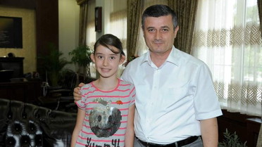 Minik Çevreciye Validen Altınlı Tebrik