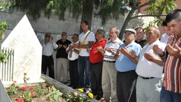 Başpehlivan Ali Gürbüz, Babasının Mezarını Ziyaret Etti