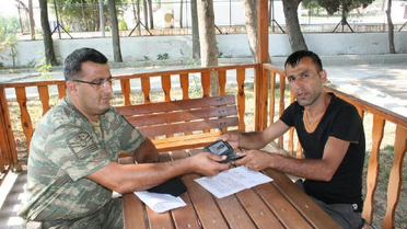 Uzman Çavuş Yolda Bulduğu Cüzdanı Sahibine Teslim Etti