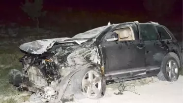 Ters Yöne Giren Hafif Ticari Araç Ciple Çarpıştı: 3 Ölü, 5 Yaralı