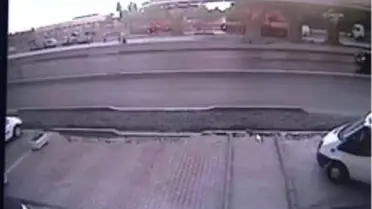 Metrobüs Üst Geçidi Çöktü, Trafik Felç Oldu