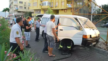 Marmaris'te Park Halindeki Minibüs Yandı