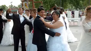 Nikaha Bebekleriyle Geldiler