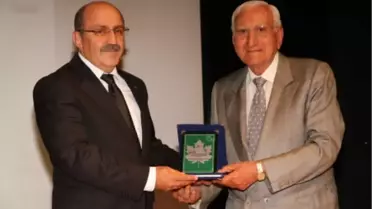 Başkan Karaosmanoğlu'na Bir Plaket Daha