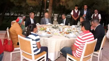 Emniyet Müdürü Oğuz'dan Şehit Ailelerine İftar Yemeği