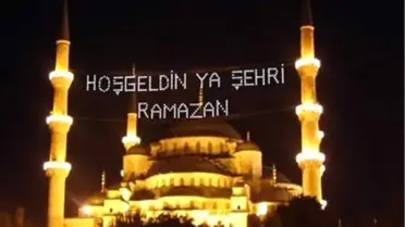 İstanbul Camilerine Mahyalar Asılıyor
