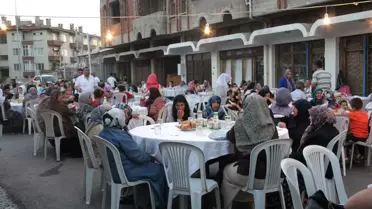 Mahalle Sakinlerinden Kaynaşma İftarı
