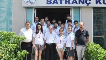 Aliağa Belediye Başkanı Turgut Oğuz, Satrançta Türkiye İş Bankası Satranç Ligi'ne Yükselen Aliağa...