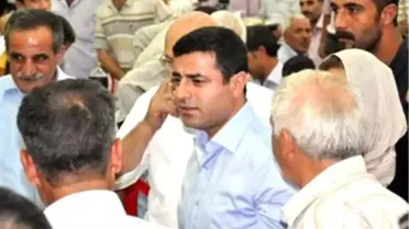 Demirtaş Zılgıt ve Sloganlarla Karşılandı
