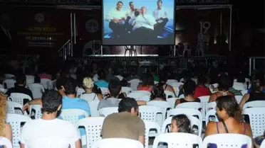 Hem Eğlendiler, Hem Sinema İzlediler