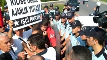 Kilise Eylemine Polis Engeli