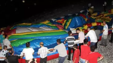 Şişme Oyun Parkı Çocuklarla Denize Uçtu, Can Pazarı Yaşandı