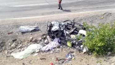 Konya'da Tır ile Otomobil Çarpıştı: 4 Ölü (2)