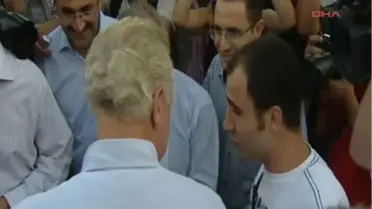 Philip Gordon ve Francıs Rıccıardone İftar Çadırında Yemek Dağıttı