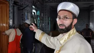 Minareye Düşen Yıldırım Trafoyu Yaktı