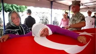 Şehit Astsubay Toprağa Verildi