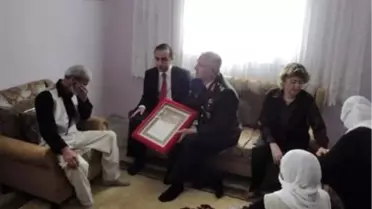 Diyarbakırlı Şehit Ailesine Şehadet Belgesi