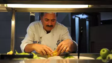 Amerikalı Askerleri Türk Aşçı Doyuruyor