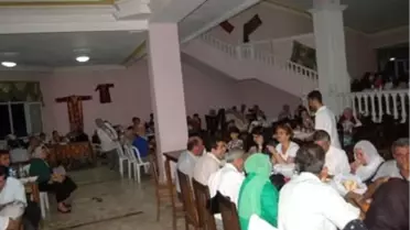 Gölbaşı MHP İlçe Başkanlığı 5 Bin Kişiye İftar Yemeği Verdi