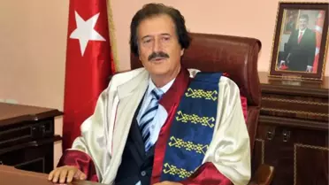 Cü'de Yeni Rektörden Kutlama Çiçeği Yerine Burs İçin Bağış Talebi