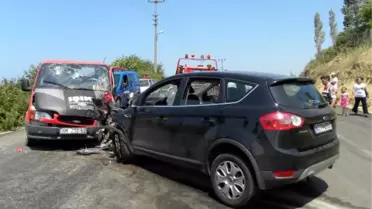 Otomobil Minibüsle Çarpıştı: 7 Yaralı
