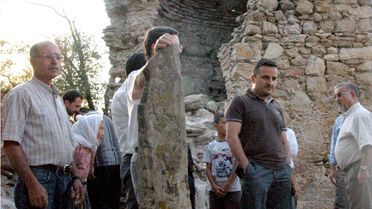 Bin Yıllık Tarih Ayağa Kalkıyor