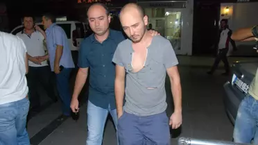 İzmir'de Parası Gasp Edilen Genç Karakola Sığındı