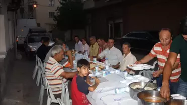 'Kanatlı Hayvanseverler Derneği' İftar Yemeği Verdi