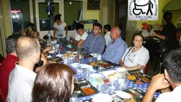 Engelsiz Yürekler Derneğinden İftar Yemeği