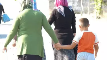 Hızlandırılmış Trenin Çarptığı Otomobilden Çıktıp Evine Gitti