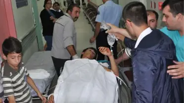 Kız Meselesi Yüzünden Çıkan Tartışmada Arkadaşını Bıçakladı