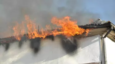 Tarsus'ta Çıkan Yangından 2 Katlı Ev Kullanılmaz Hale Geldi