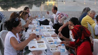 AK Parti'den Tarihi Köprüde İftar Yemeği