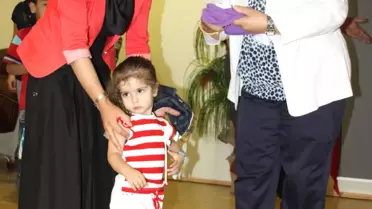 Vali Çolak'ın Eşinden Hasta Çocuklara Kıyafet Yardımı